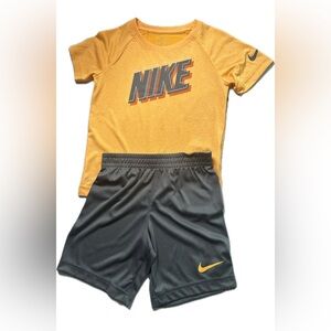Nike 2 Piece Set - Size 5 (Boys)